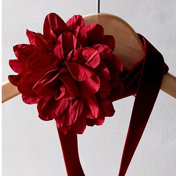 Free People Melody  Flower Choker Burgundy, Velvet with clasp OS, necklace - Picture 6 of 8